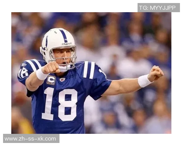 德克萨斯大学橄榄球队成员观战马刺星三代曼宁与文班合影互换球衣精彩瞬间 德克萨斯大学橄榄球队成员观战马刺星三代曼宁与文班合影互换球衣精彩瞬间