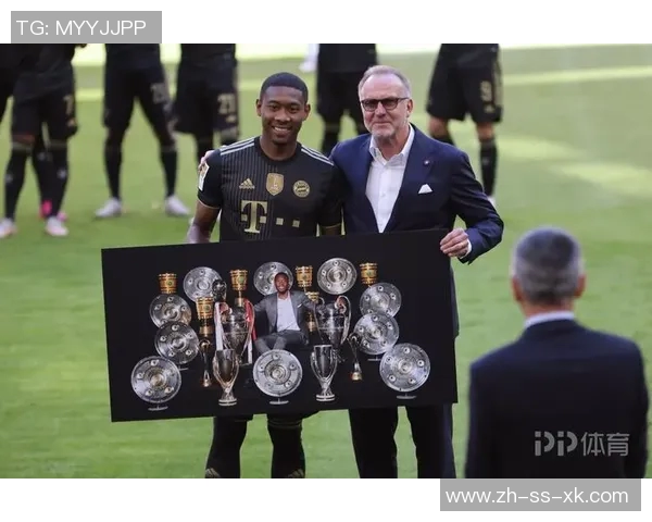 拜仁慕尼黑发布圣诞海报诺伊尔基米希于帕梅卡诺送祝福